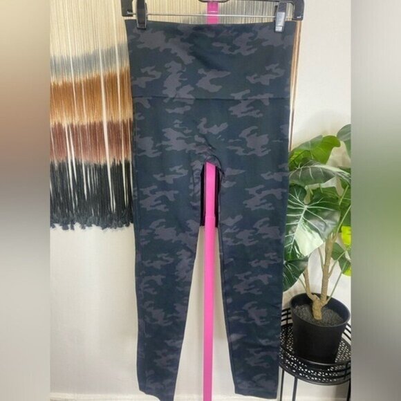 SPANX Seamless Leggings Core & Tummy Control for Shaping - Picture 8 of 10